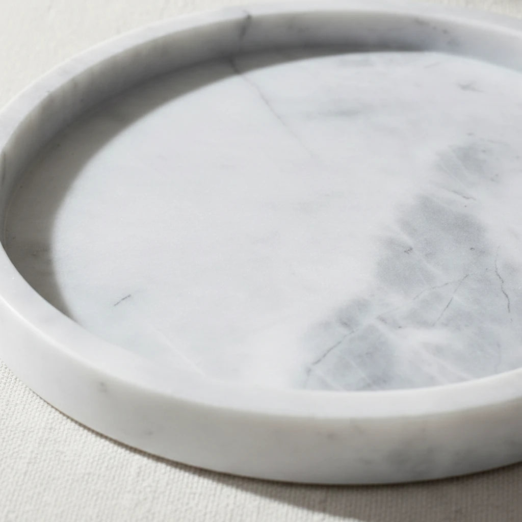 Close-up of Classic White Circular Tray showing smooth polished edge and natural grey veins