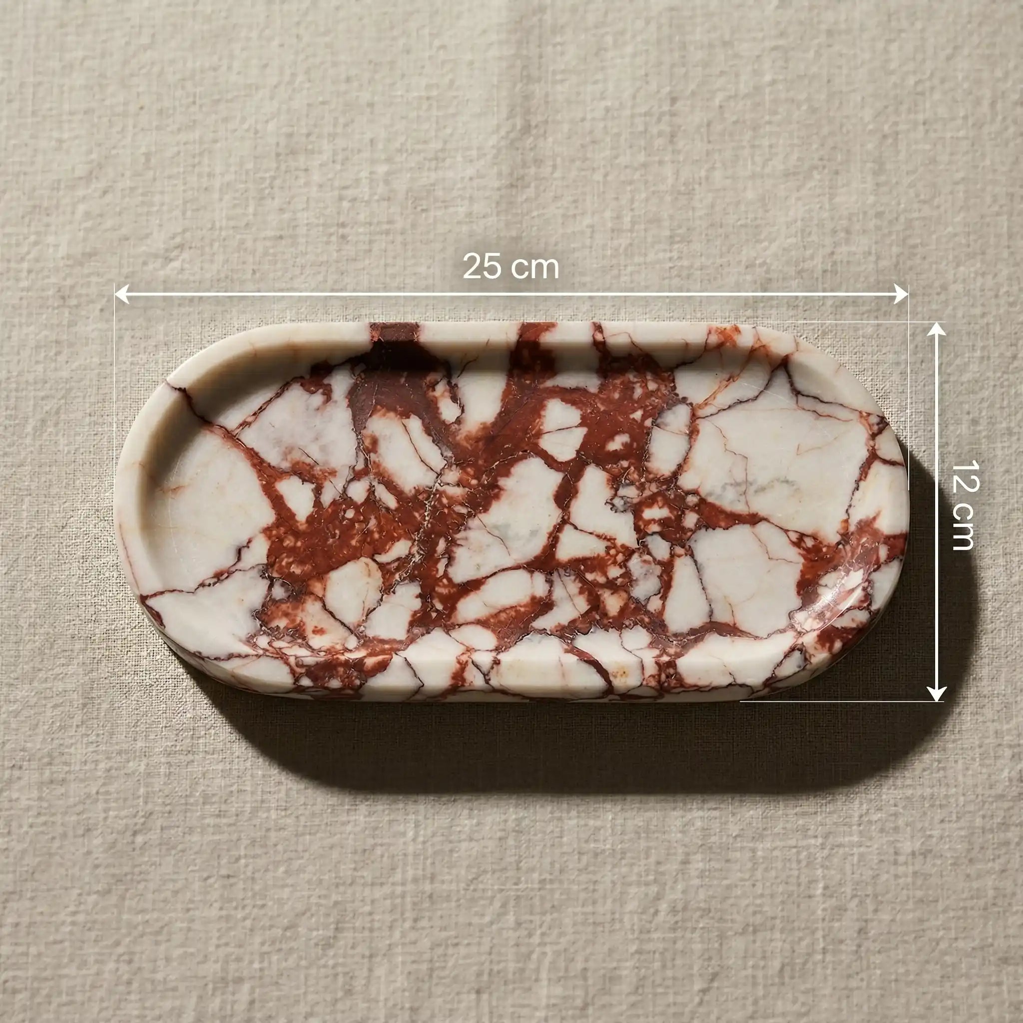 Sangria Plateau Stage dimensions guide showing 25cm length and 12cm width on the red marble oval tray.